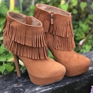 ROUGE Size 6.5 OSCAR faux suede fringe heel